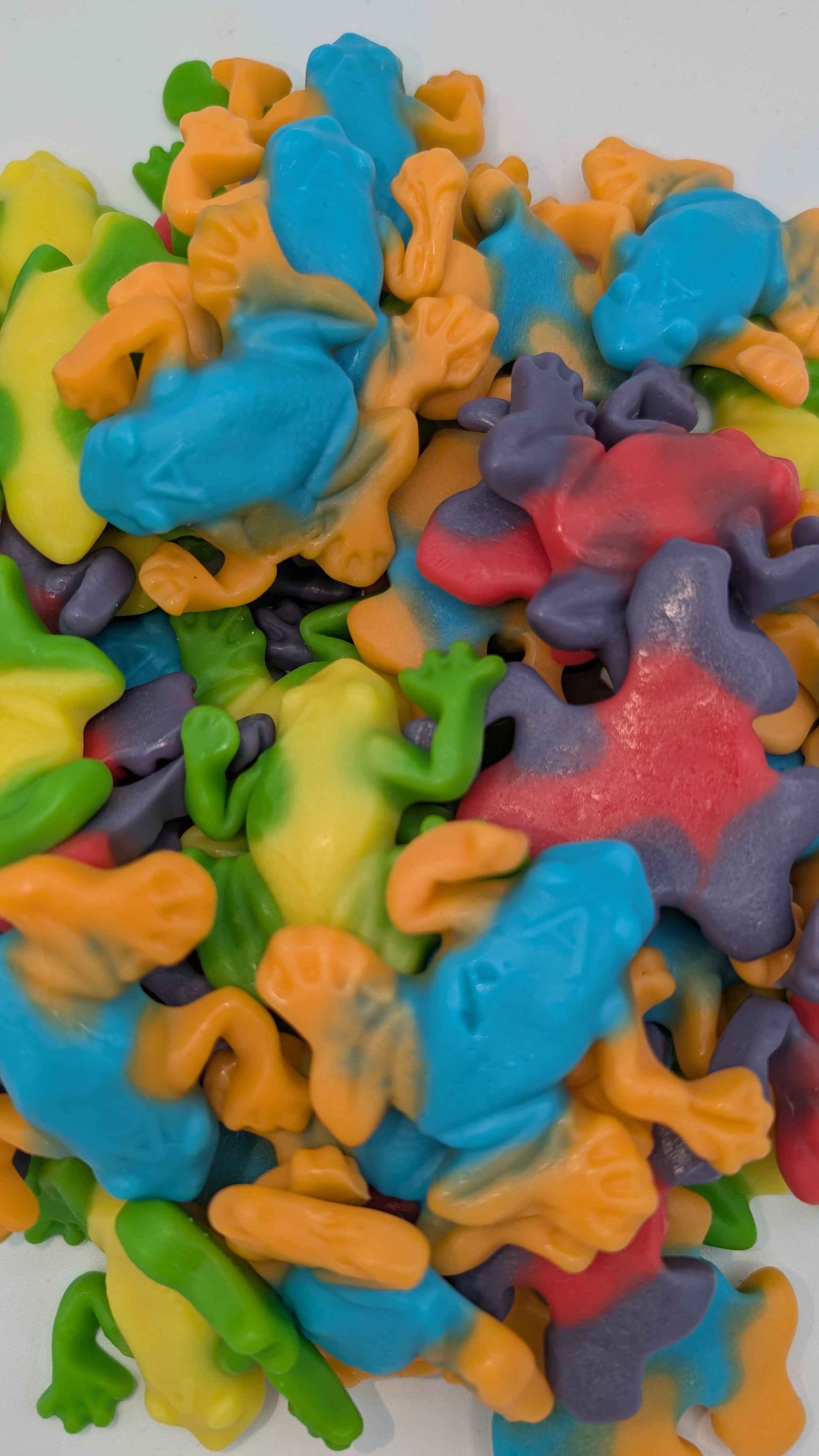 Albanese Rainforest Gummi Frogs – Sour, Chewy & Bursting with Flavor